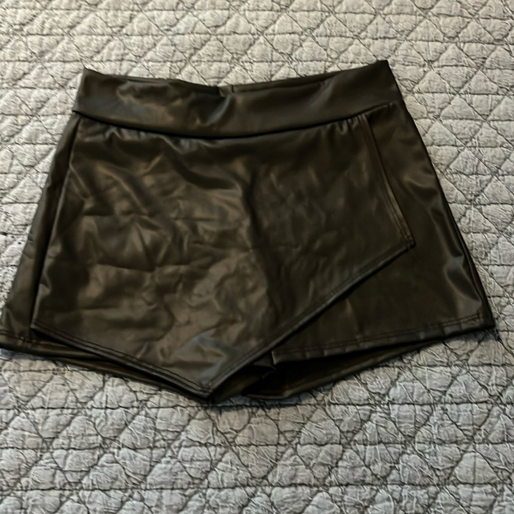 cheryl kids faux leather skort black size medium